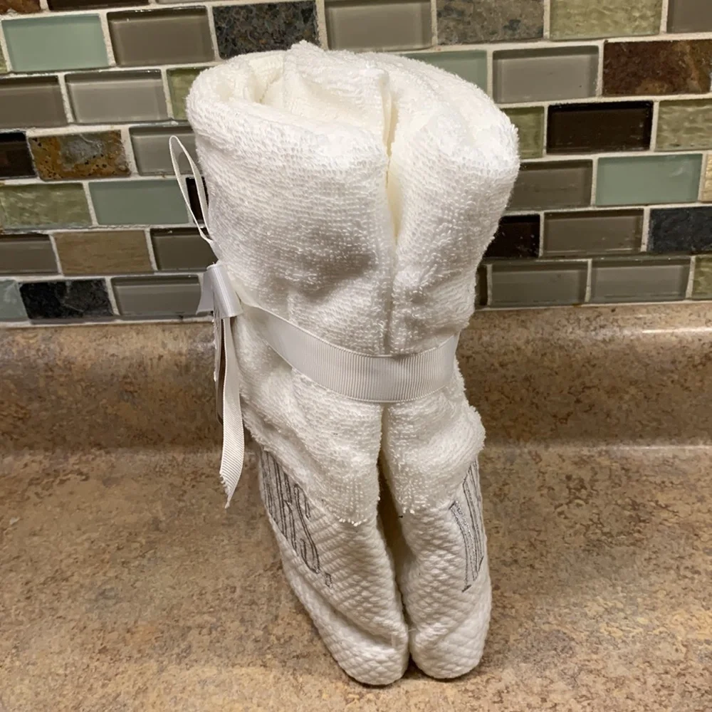 SOPHIA - THE COMFORT OF COTTON- Hand Towel Set - 2- MR. & MRS. EST 2018 🆕